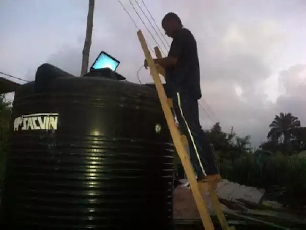 University Student Climbs On Roof Top In Search Of 3G Network [See Photo]